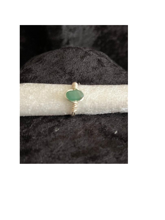 Ring with green chip stone